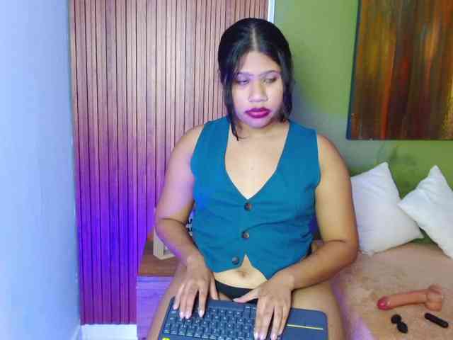 LadyAmbar webcam