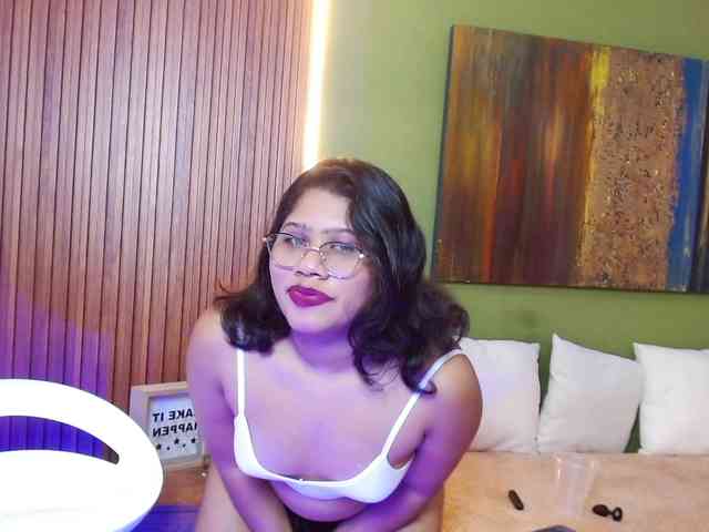 LadyAmbar webcam