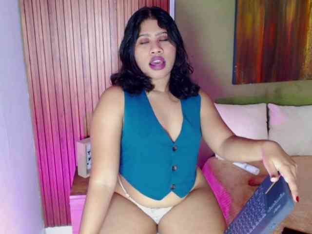 LadyAmbar webcam