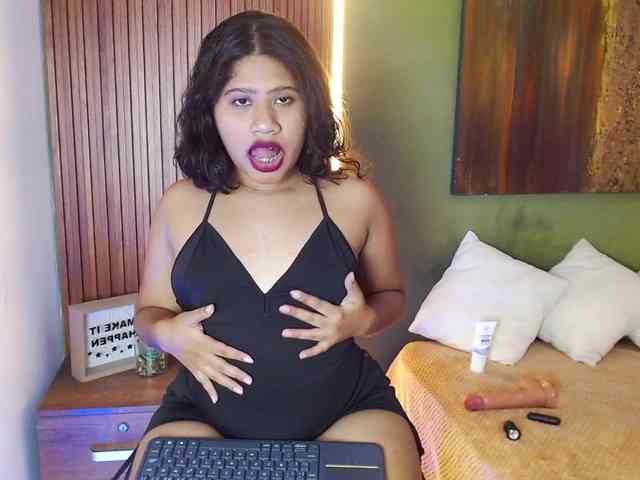 LadyAmbar webcam