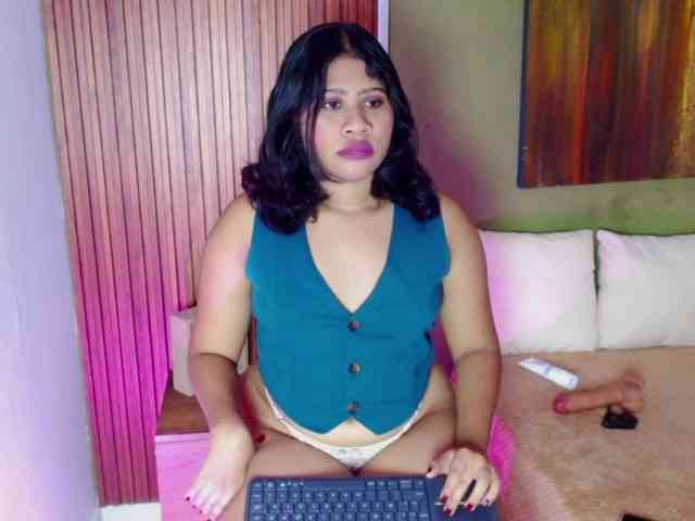 LadyAmbar webcam