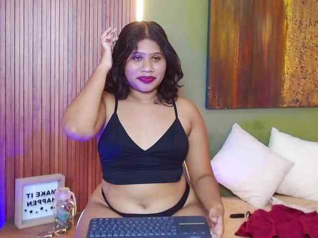 LadyAmbar webcam