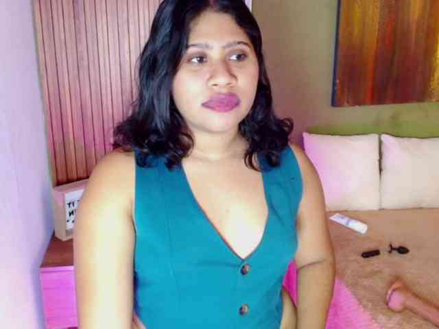LadyAmbar webcam