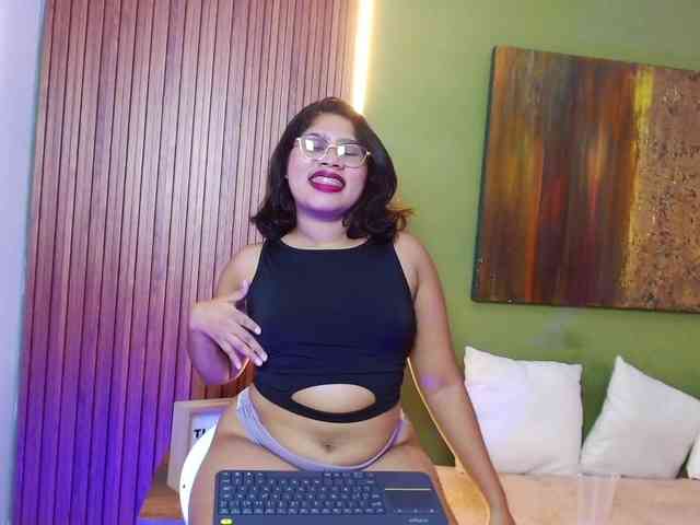 LadyAmbar webcam