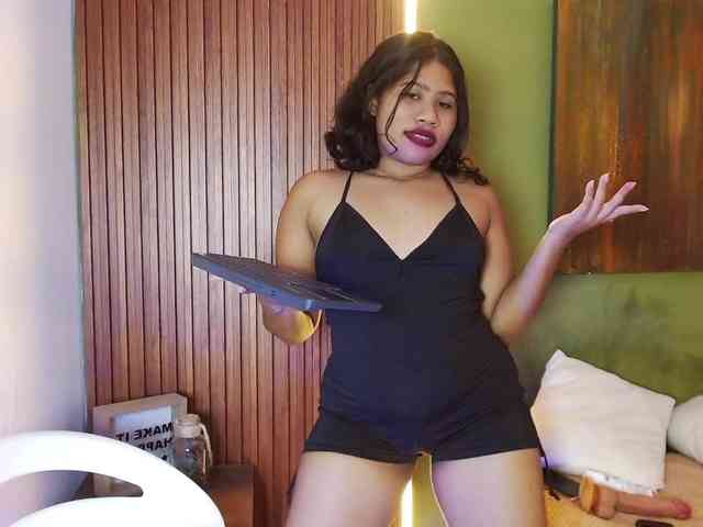 LadyAmbar webcam