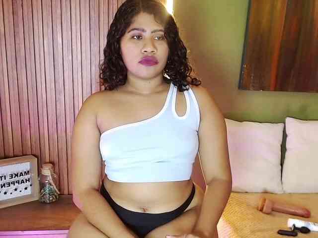 LadyAmbar webcam