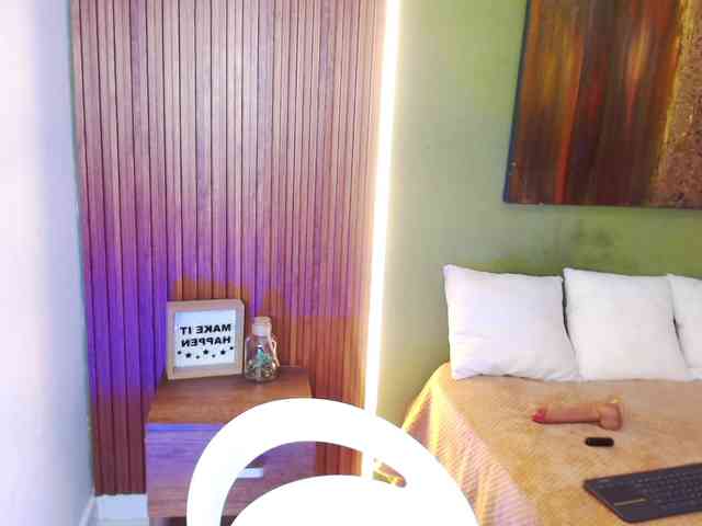 LadyAmbar webcam