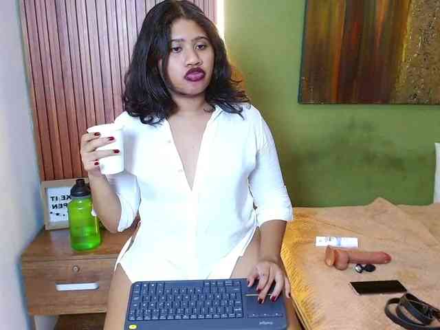 LadyAmbar webcam