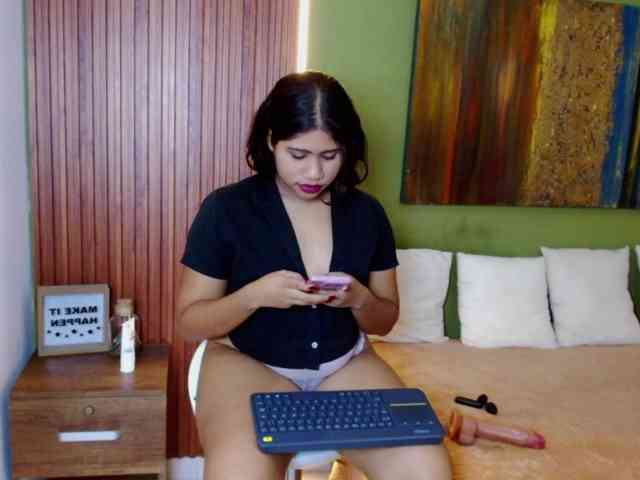 LadyAmbar webcam
