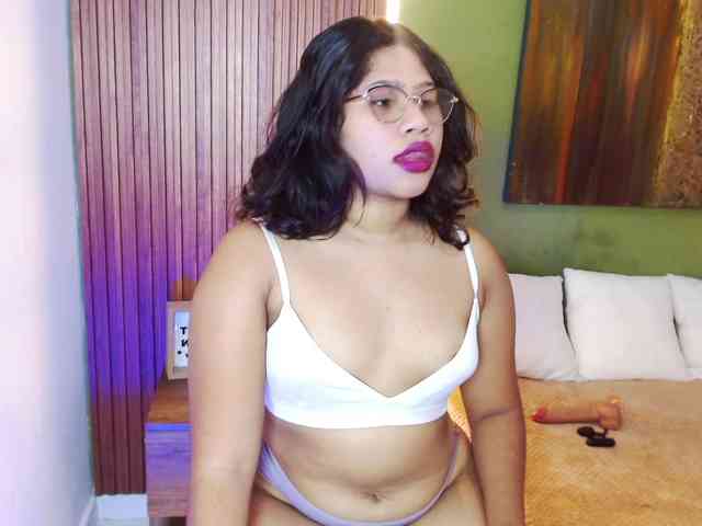 LadyAmbar webcam
