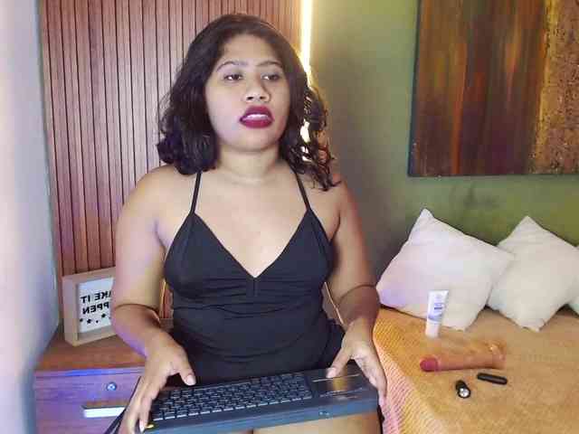LadyAmbar webcam