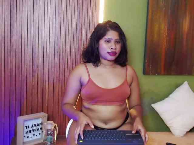 LadyAmbar webcam