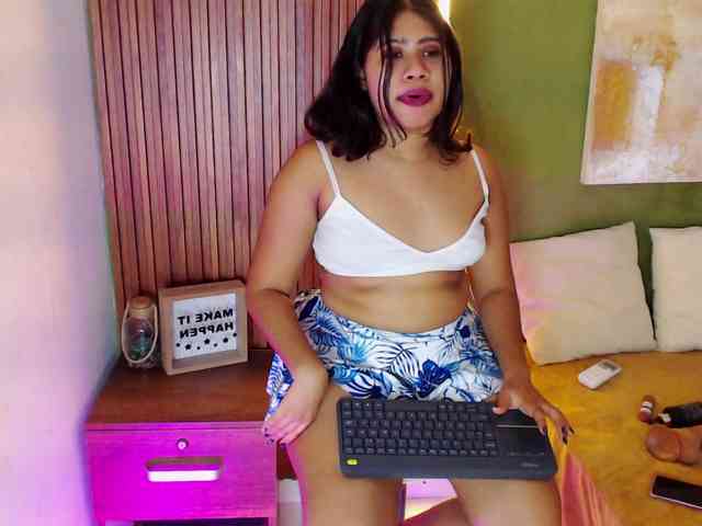 LadyAmbar webcam