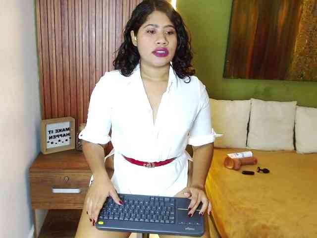 LadyAmbar webcam