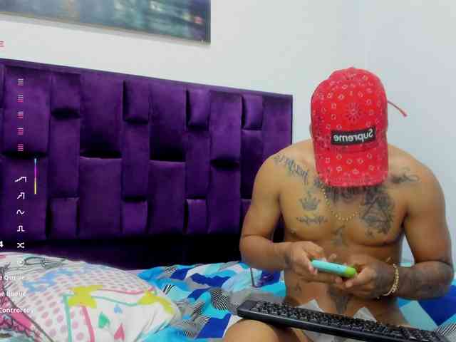 CuteeHornyy webcam
