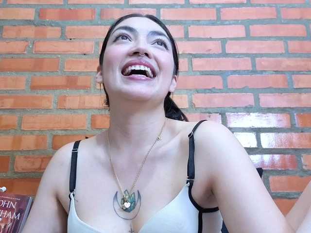 AuraLee live webcam show