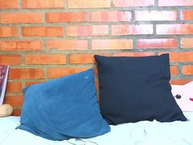 AuraLee live webcam show