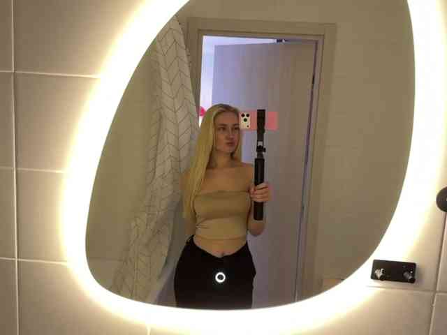 Modèle: VivianaHandrick
