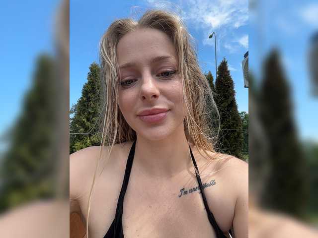 LolaCutiex live cam on BongaCams