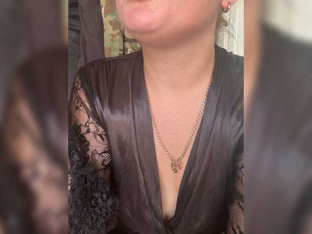 Kitti2918 live cam on BongaCams