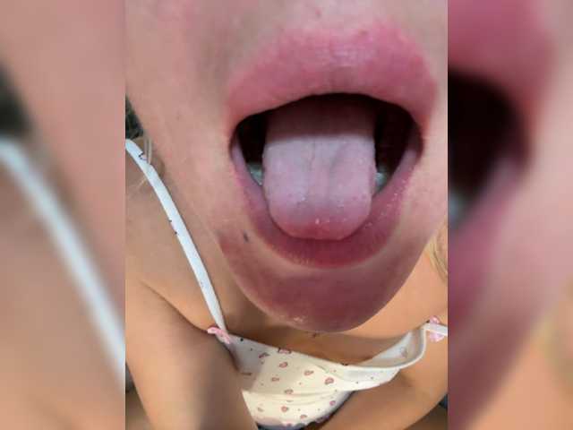 Kitti2918 live cam on BongaCams