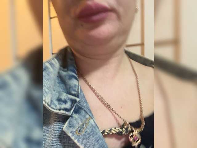 Kitti2918 live webcam show