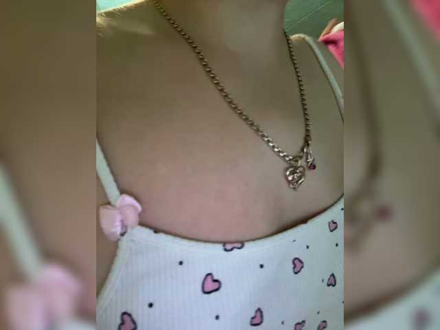 Kitti2918 live cam on BongaCams