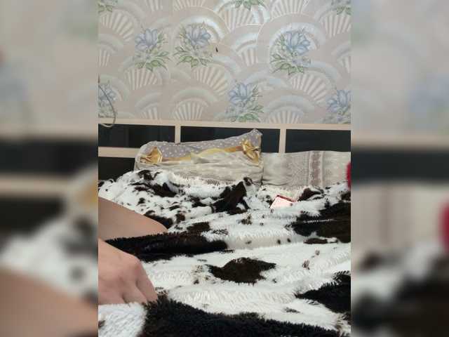 Kitti2918 live webcam show