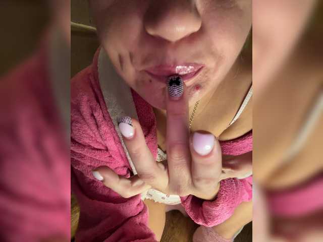 Kitti2918, live now on BongaCams