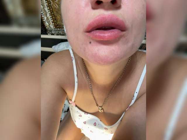 Kitti2918 live cam on BongaCams