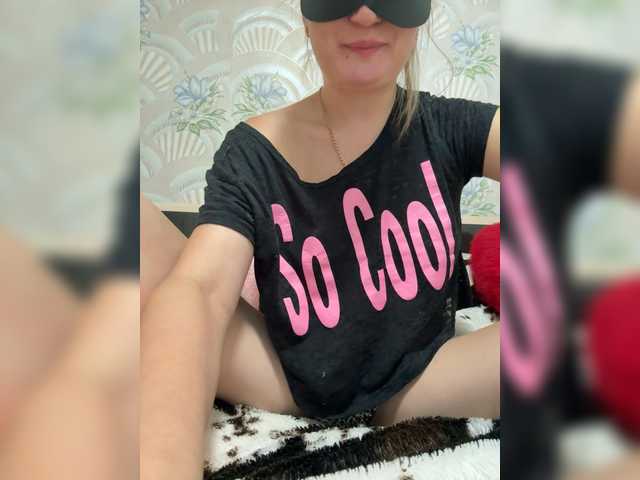 Kitti2918 live webcam show