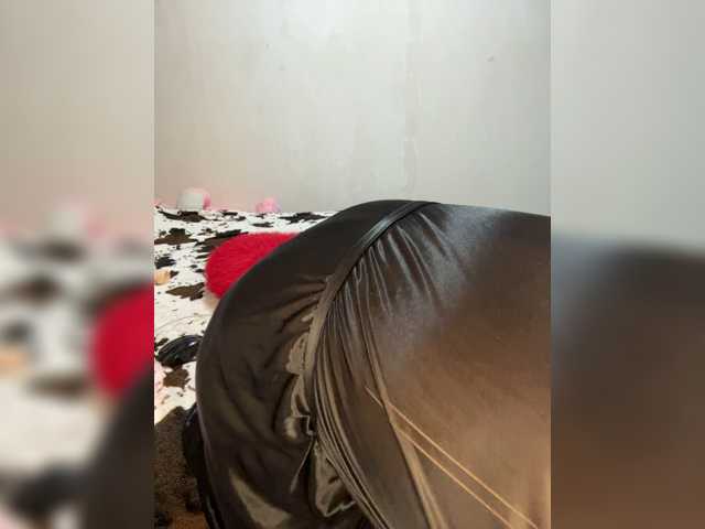 Kitti2918, live now on BongaCams