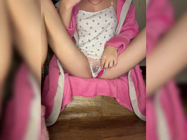 Kitti2918 live cam on BongaCams