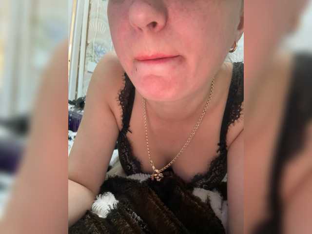 Kitti2918 live webcam show