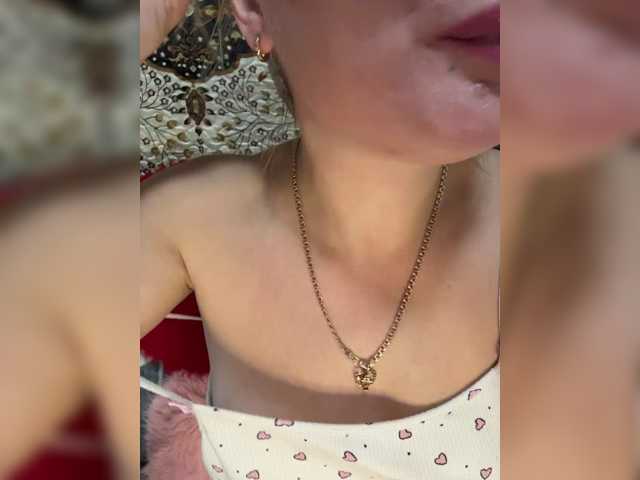 Kitti2918 live cam on BongaCams
