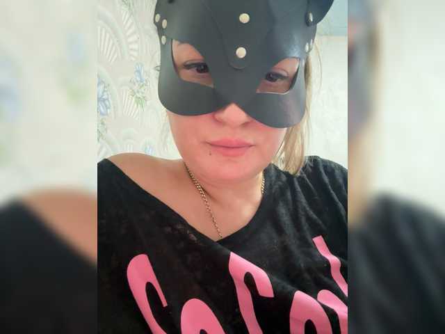 Kitti2918 live webcam show