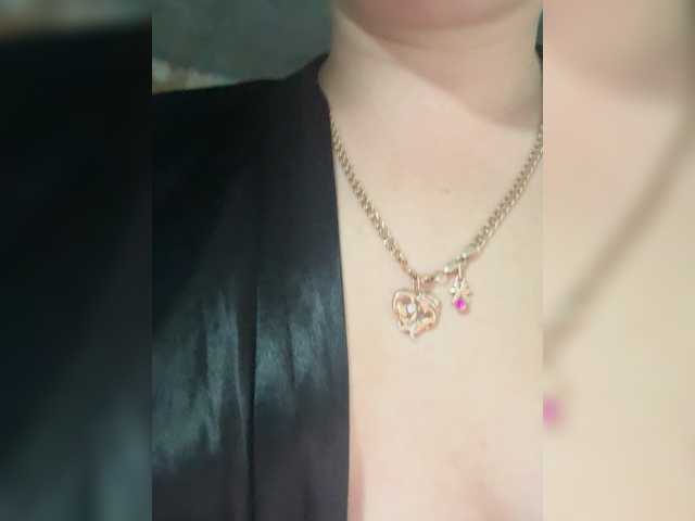 Kitti2918 live webcam show