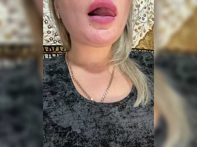Kitti2918 live cam on BongaCams