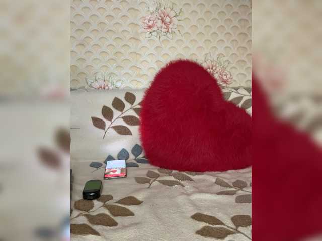 Kitti2918 live cam on BongaCams