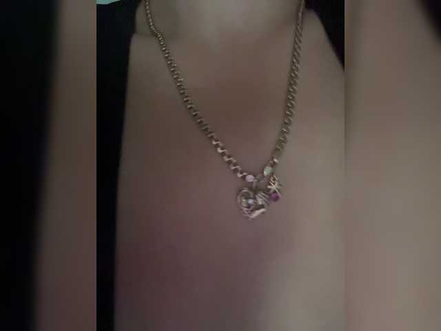 Kitti2918 live cam on BongaCams