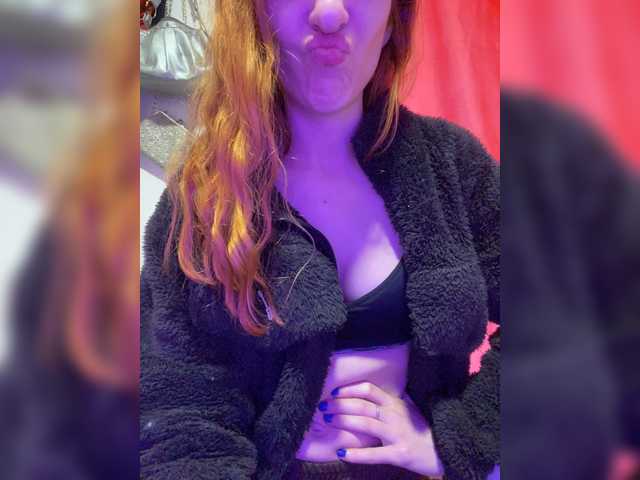 Rojiza live cam on BongaCams