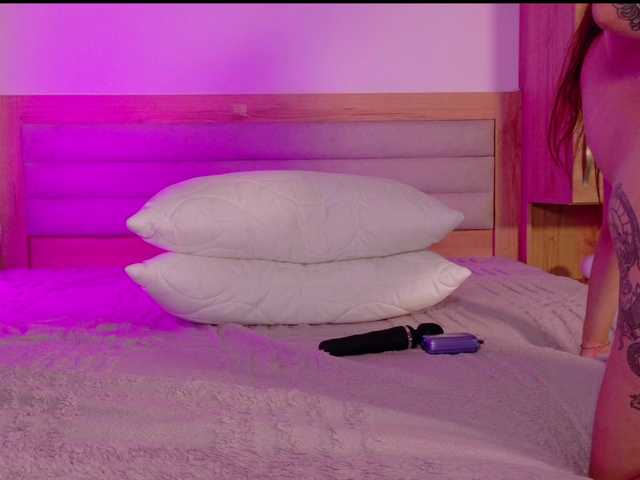 le modèle lilmeeow est en webcam porno dans un show sur le site bongacams, il possède les tags suivants: White/Caucasian,Brunette,Shaved