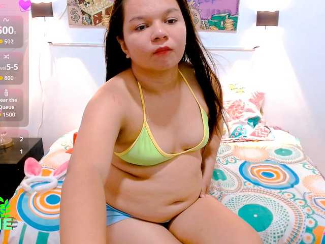 naomi18a live cam on BongaCams