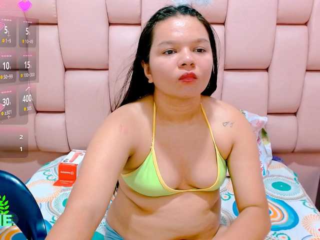 naomi18a live cam on BongaCams