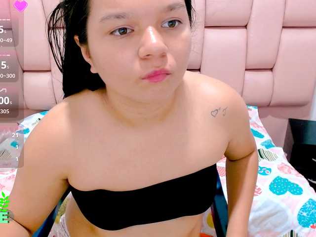 naomi18a live cam on BongaCams