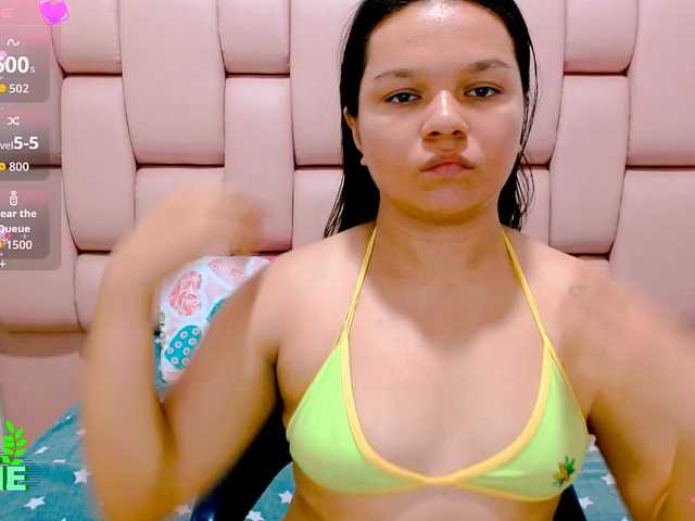 naomi18a live cam on BongaCams