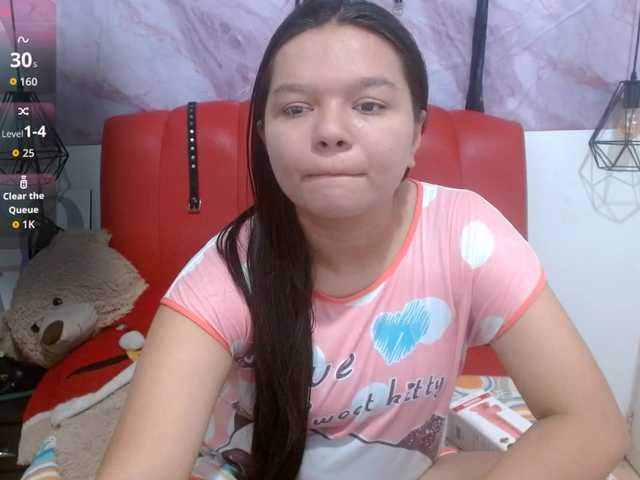 naomi18a live cam on BongaCams