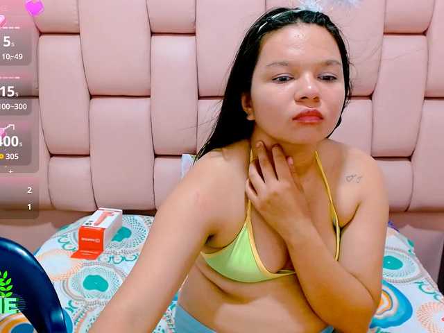 naomi18a live cam on BongaCams
