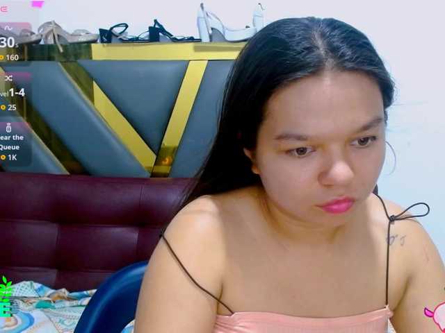 naomi18a live cam on BongaCams