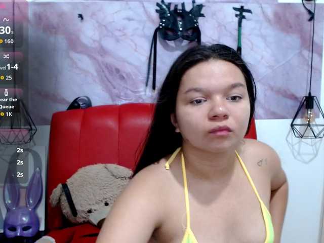 naomi18a live cam on BongaCams